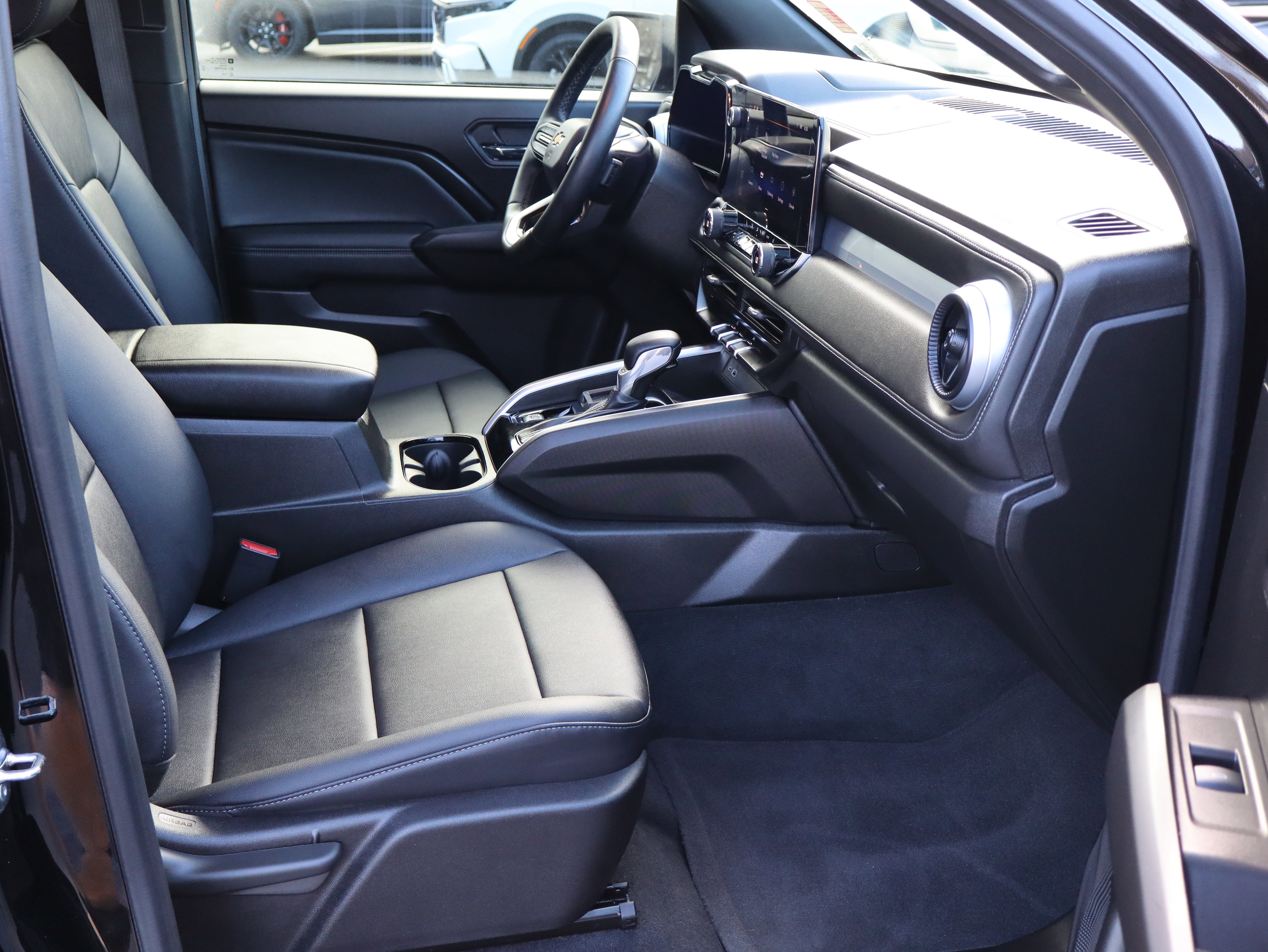 Used 2024 Chevrolet Colorado LT w/ LT Convenience Package III image 26