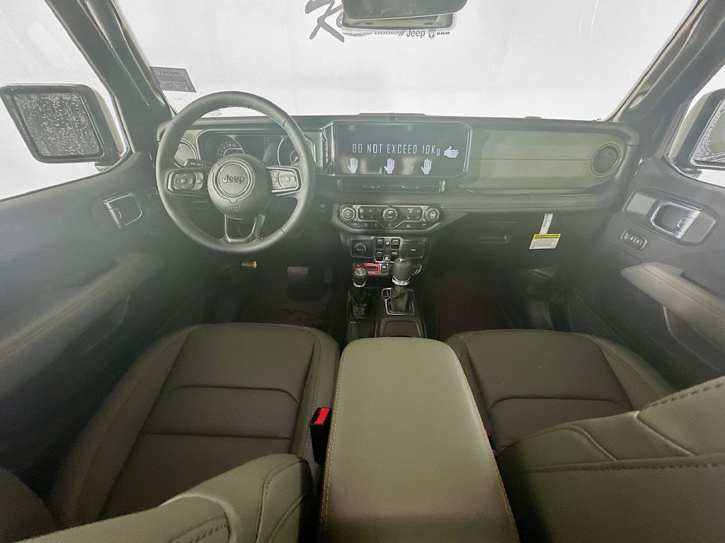 New 2026 Jeep Gladiator Mojave w/ Technology Group AWD/4WD image 9