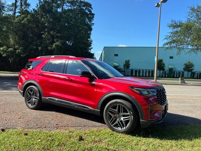 Used 2025 Ford Explorer ST-Line w/ Premium Package RWD image 2
