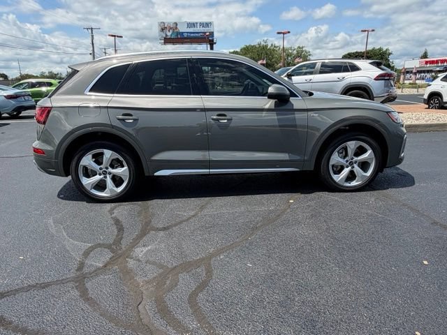 Used 2023 Audi Q5 2.0T Premium Plus w/ Premium Plus Package AWD/4WD image 11