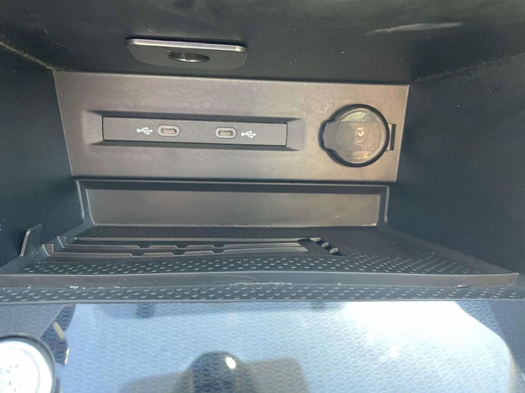 Used 2025 Volkswagen Taos SE FWD image 28