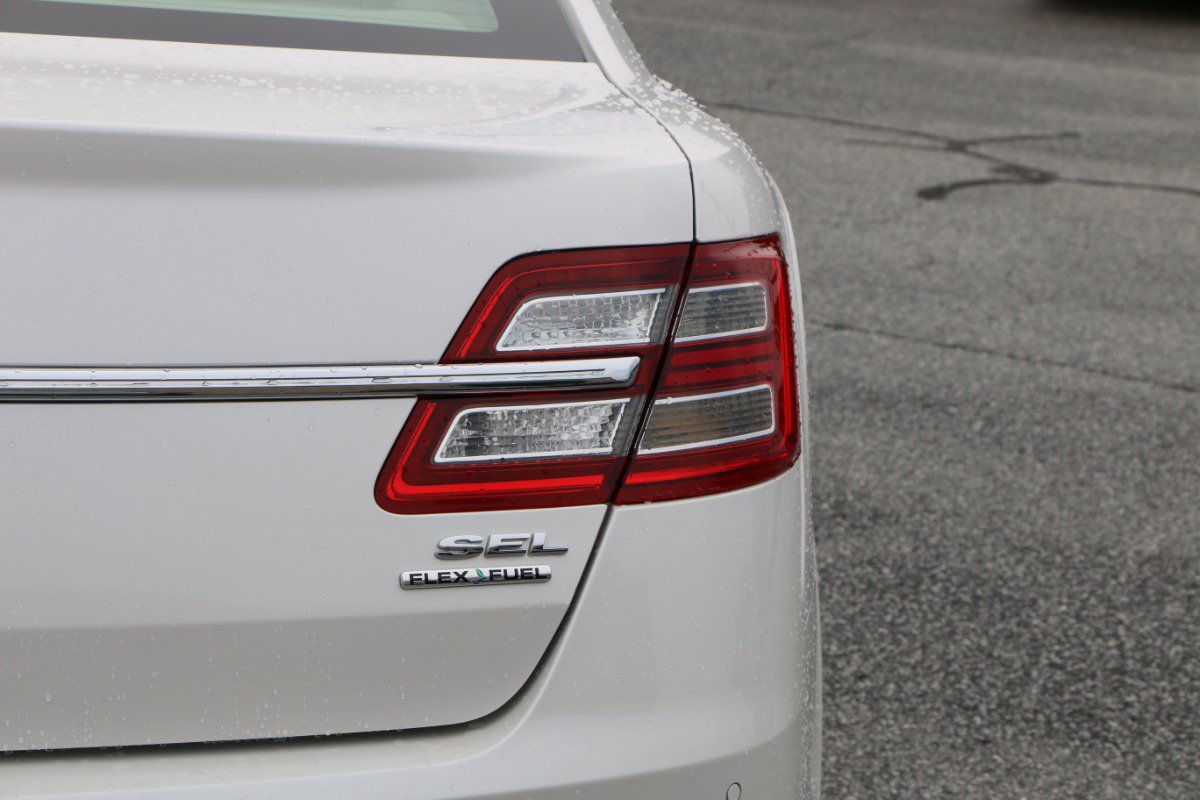 Used 2014 Ford Taurus SEL w/ Equipment Group 201A FWD image 7