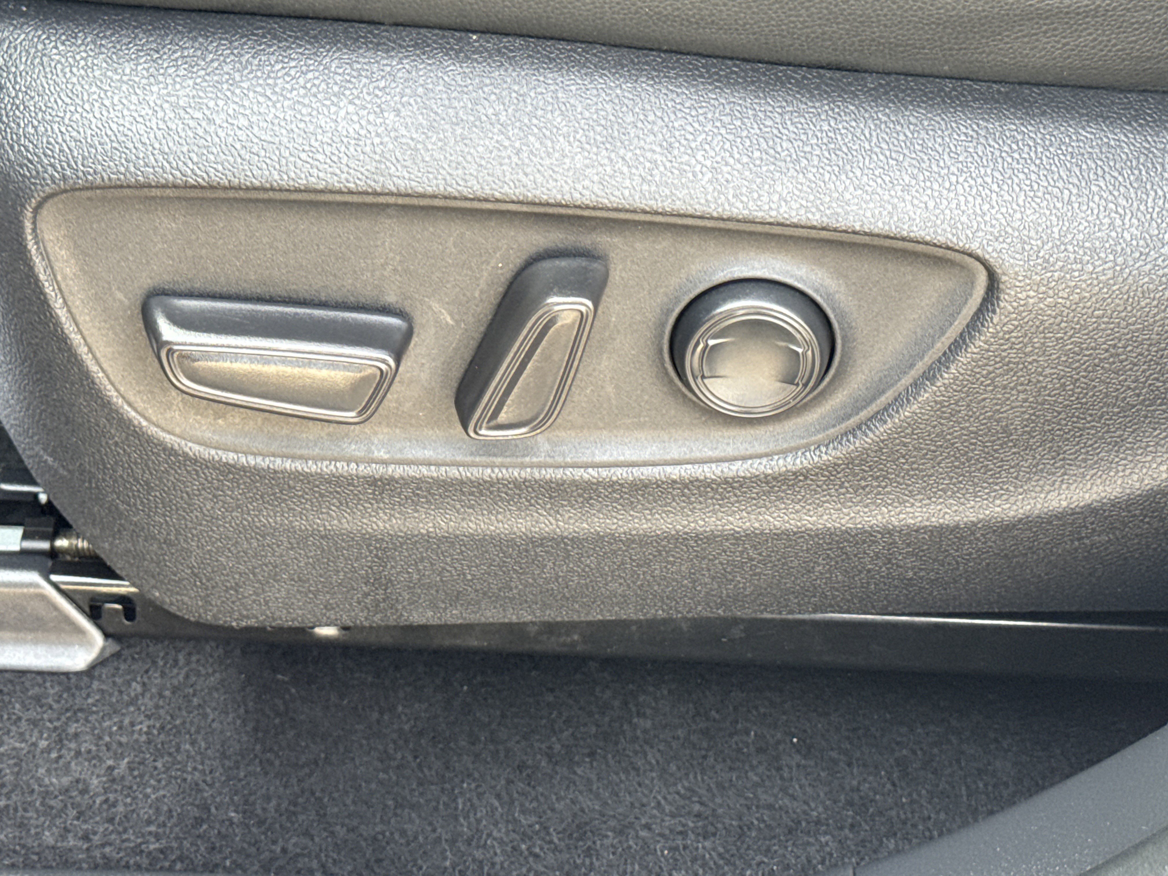 Used 2024 Toyota Highlander LE image 28