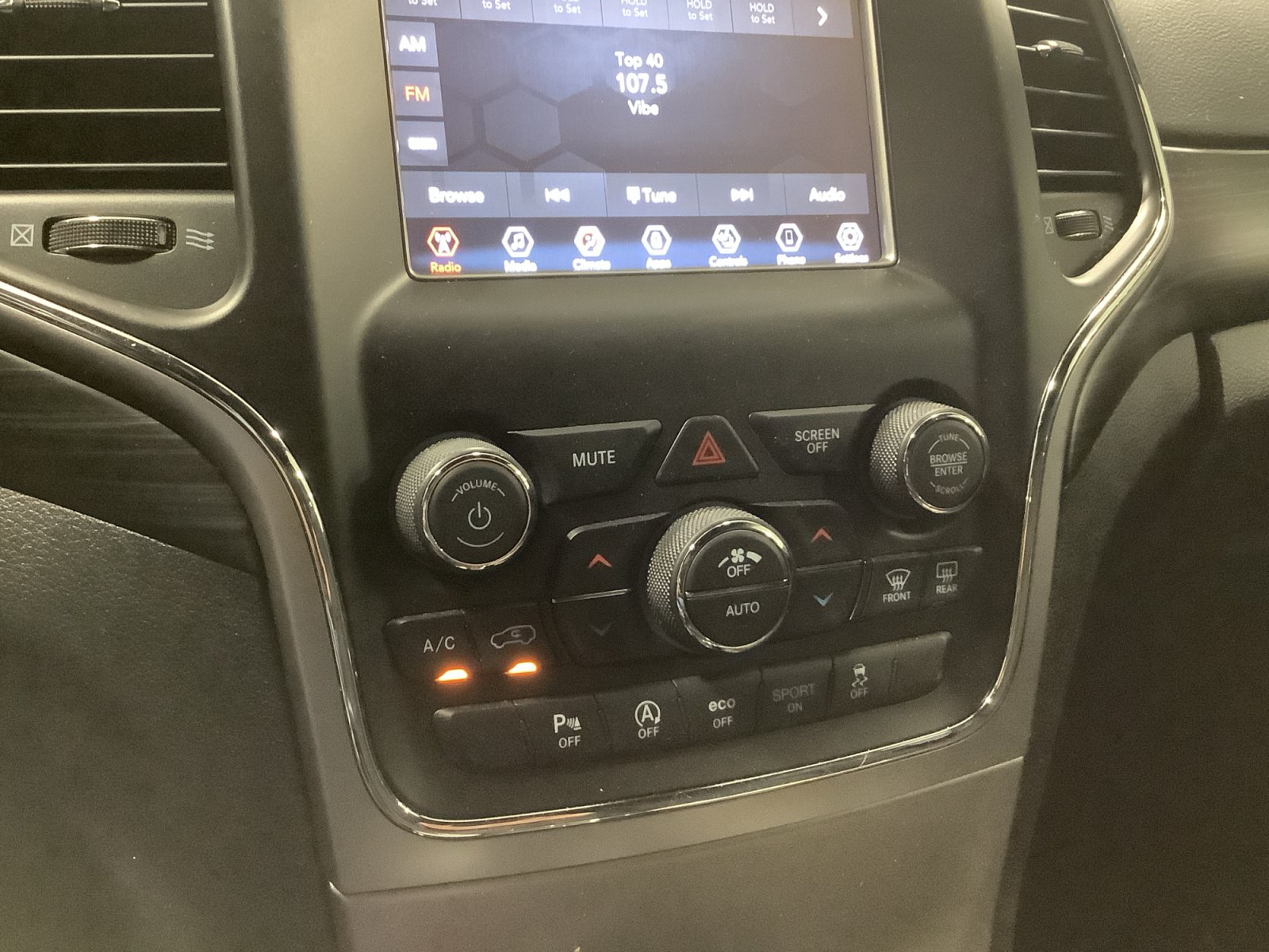 Used 2021 Jeep Grand Cherokee Laredo w/ Security & Convenience Group RWD image 18