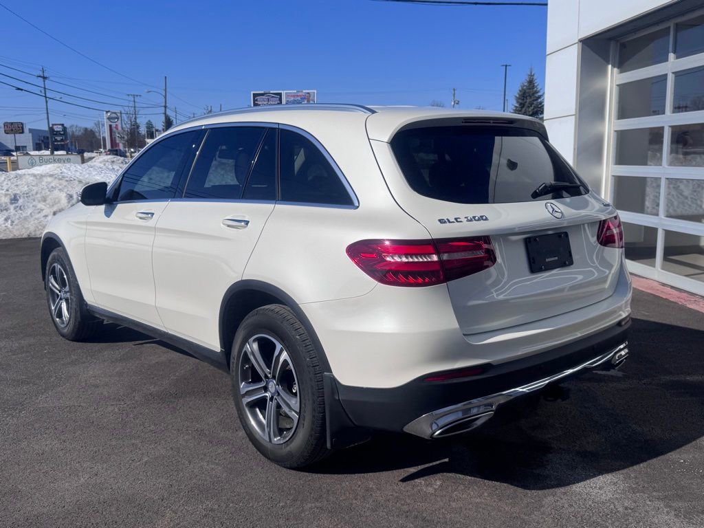 Used 2017 Mercedes-Benz GLC 300 4MATIC image 3