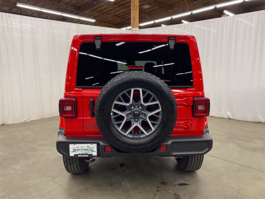 Used 2025 Jeep Wrangler Unlimited Sahara AWD/4WD image 5
