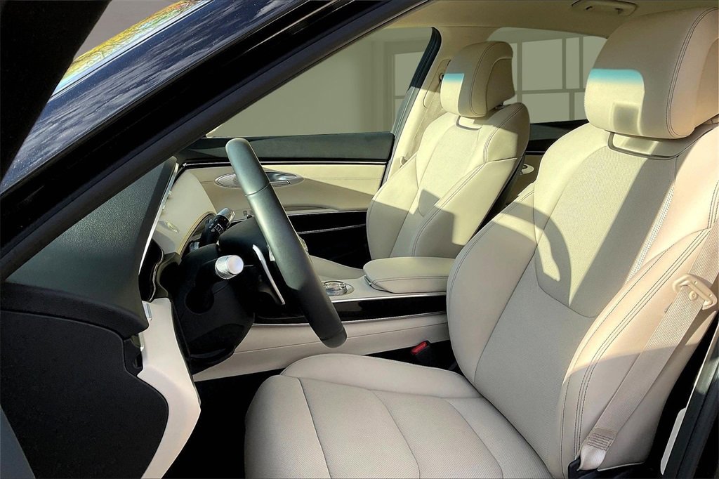 Used 2025 Genesis GV70 2.5T image 18