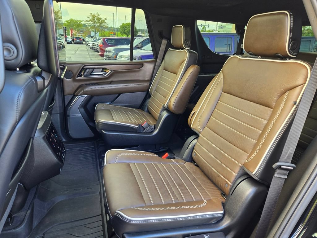 Used 2026 GMC Yukon Denali Ultimate AWD/4WD image 29