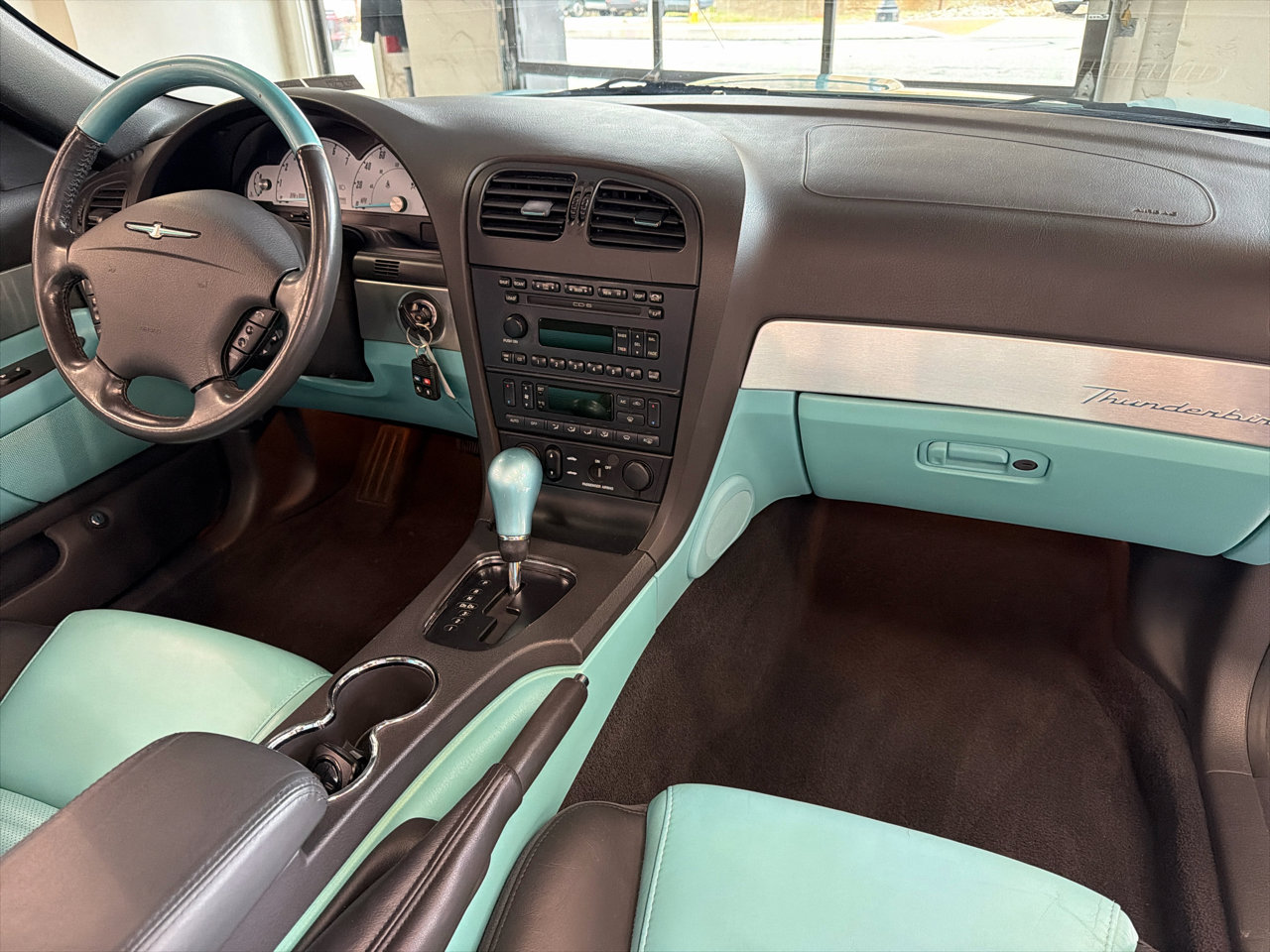 Used 2002 Ford Thunderbird Deluxe image 27