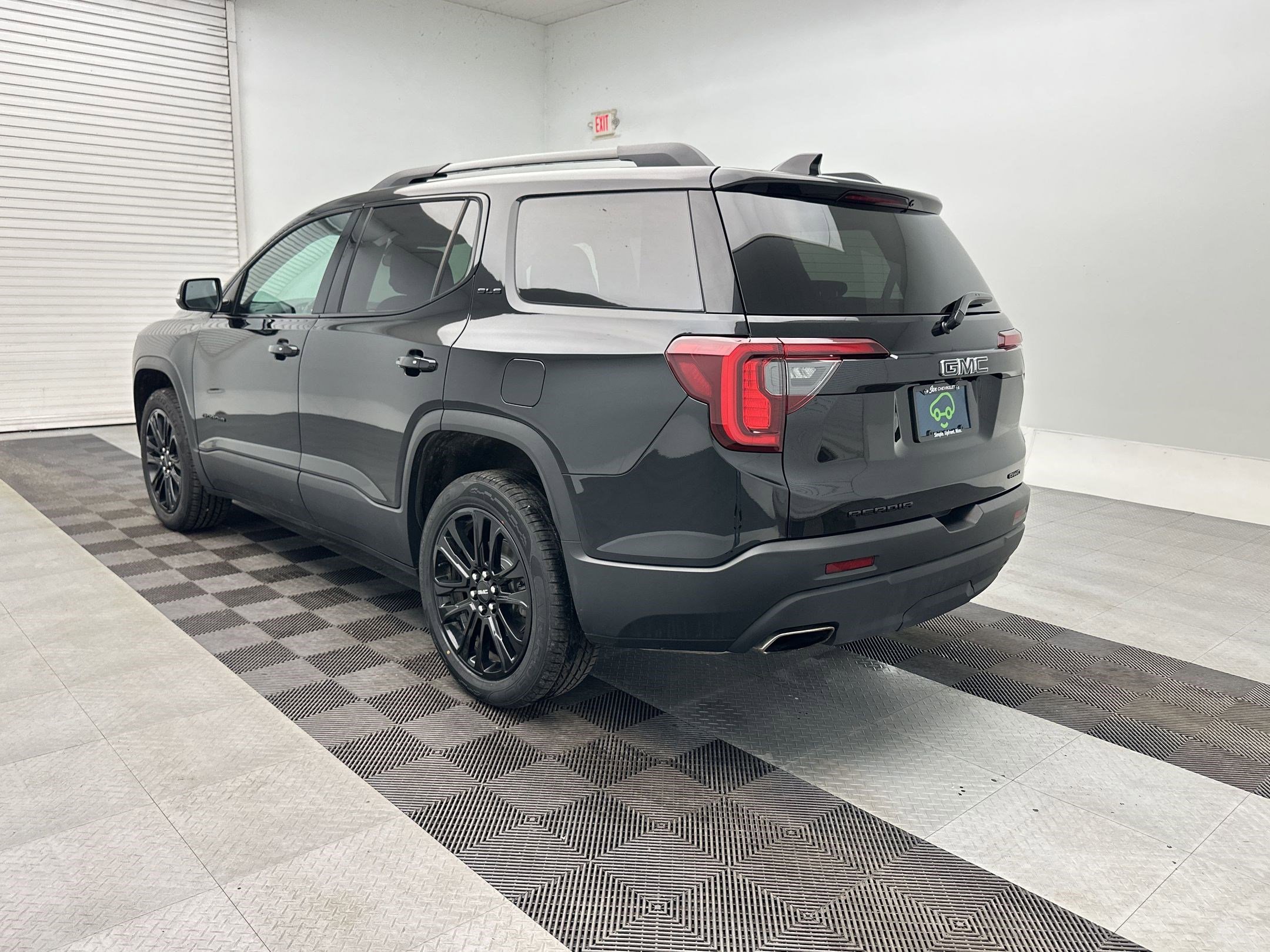 Certified 2023 GMC Acadia SLE w/ Driver Convenience Package image 3