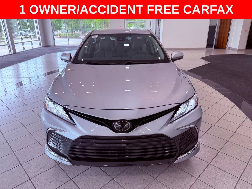 Used 2022 Toyota Camry XLE FWD image 2