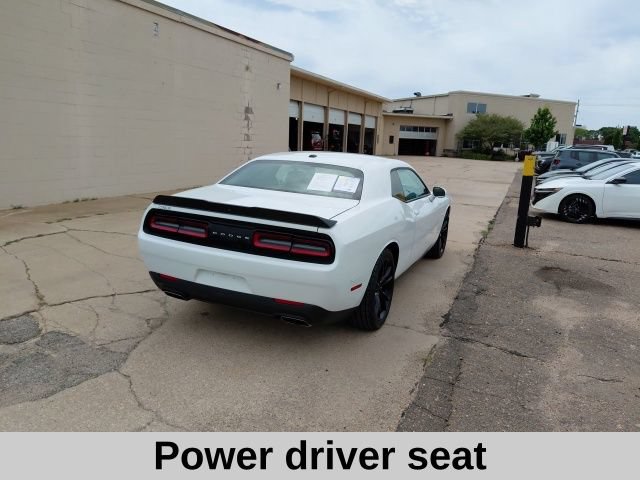 Used 2023 Dodge Challenger R/T RWD image 4