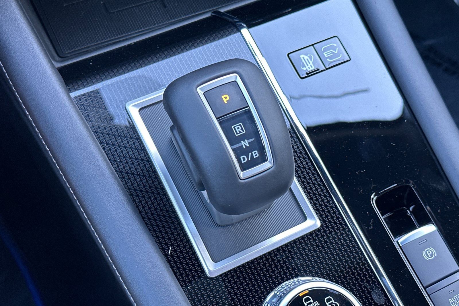 New 2025 Mitsubishi Outlander SEL image 21