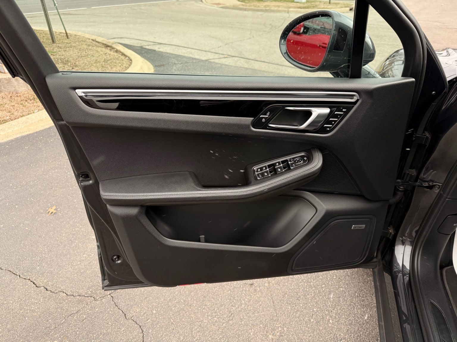 Used 2022 Porsche Macan image 41