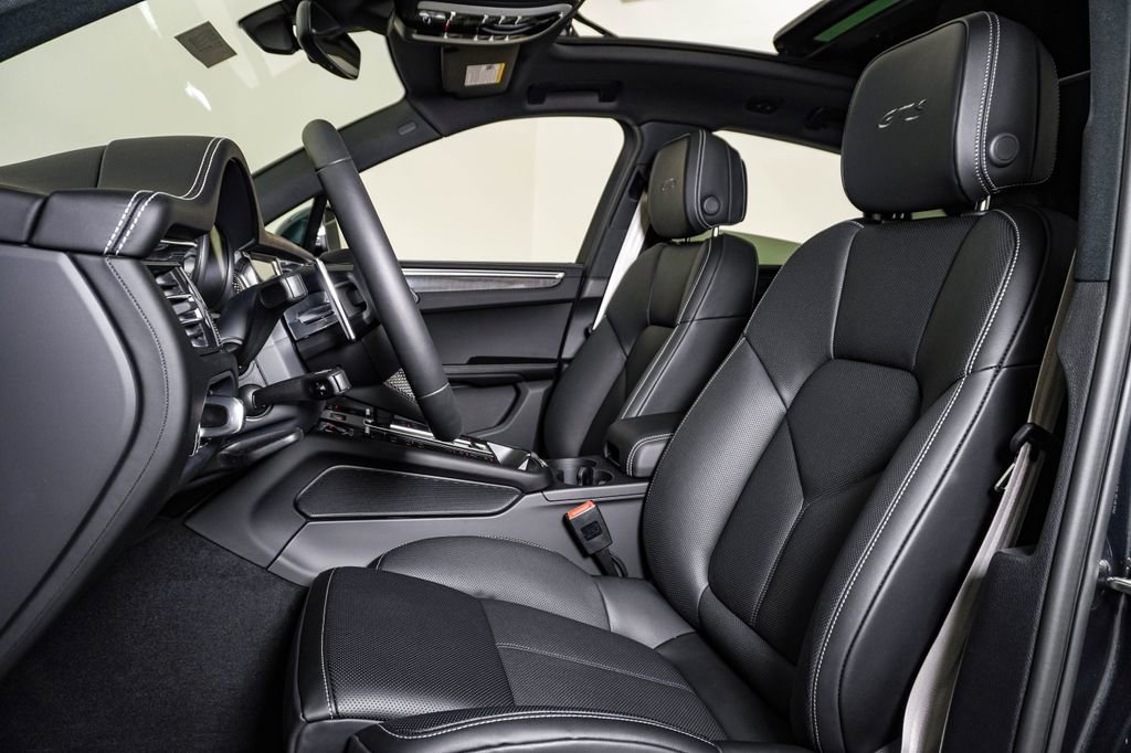 New 2026 Porsche Macan GTS AWD/4WD image 5