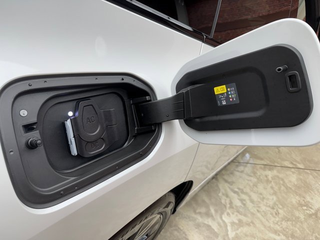 Used 2026 BMW iX xDrive45 image 27