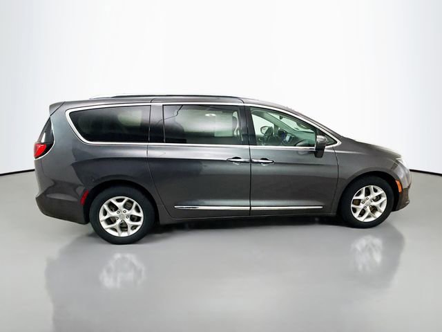 Used 2019 Chrysler Pacifica Touring-L Plus w/ Tire & Wheel Group image 10