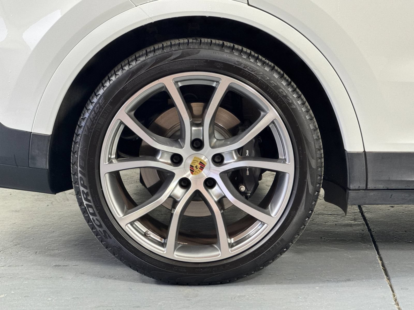 Certified 2022 Porsche Cayenne E-Hybrid AWD/4WD image 33