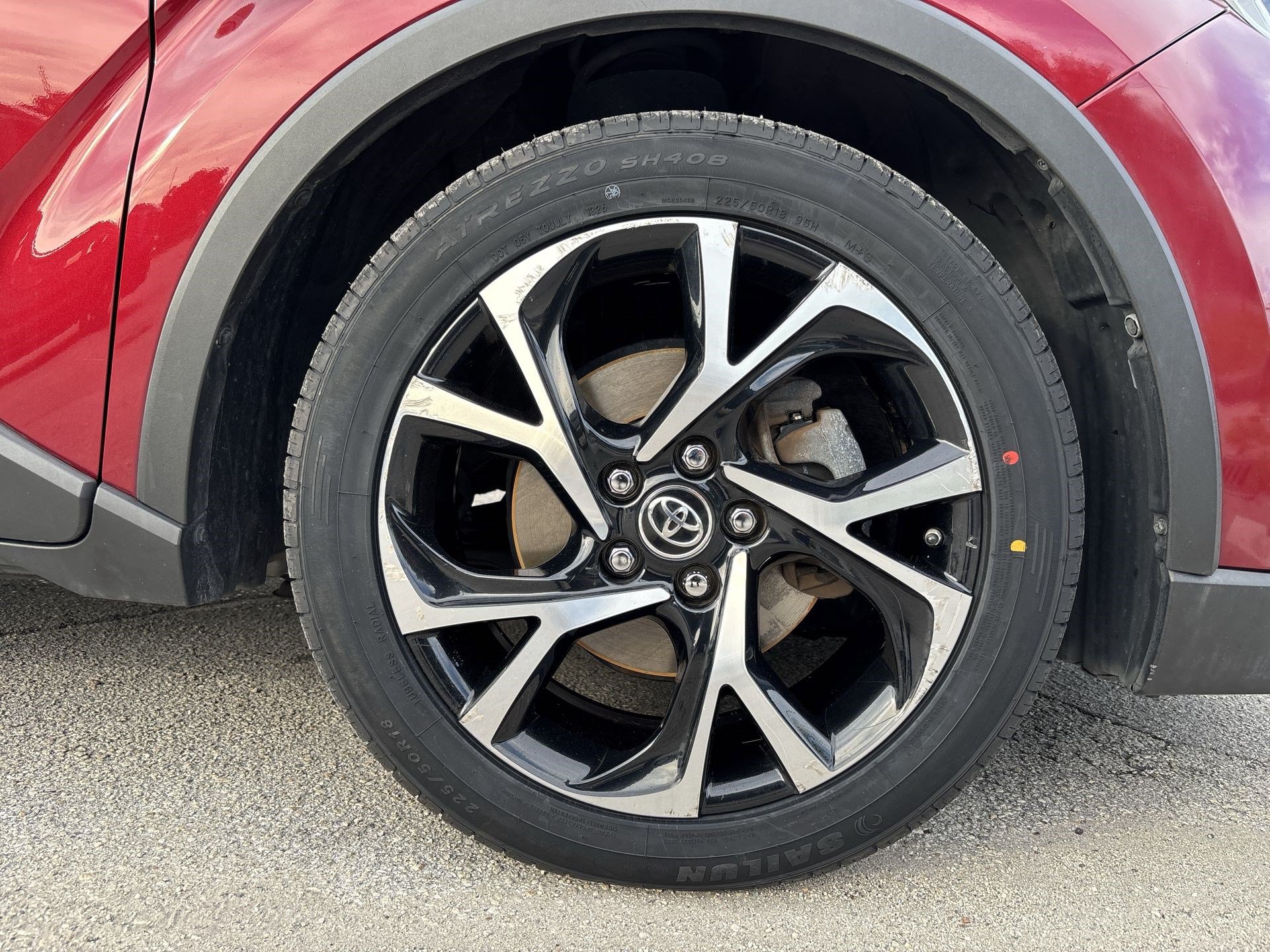 Used 2019 Toyota C-HR XLE FWD image 18