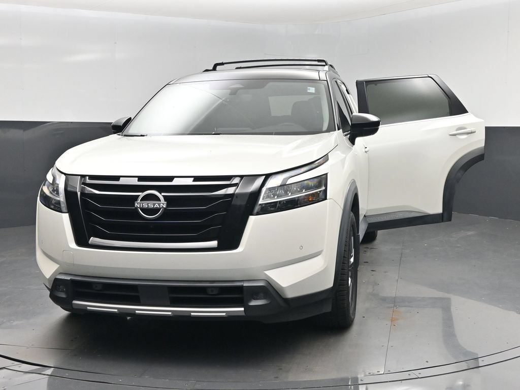 Used 2023 Nissan Pathfinder SL w/ SL Premium Package FWD image 6
