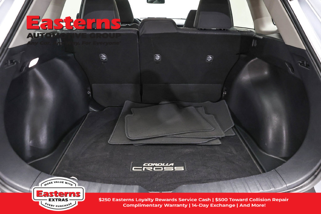 Used 2025 Toyota Corolla Cross LE FWD image 10