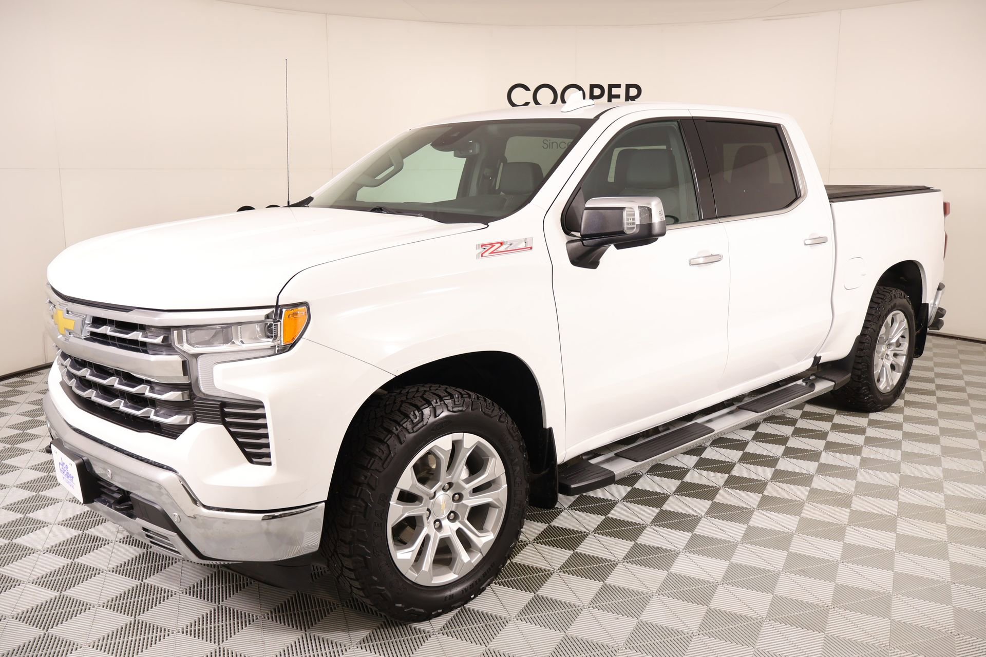Used 2024 Chevrolet Silverado 1500 LTZ AWD/4WD image 11