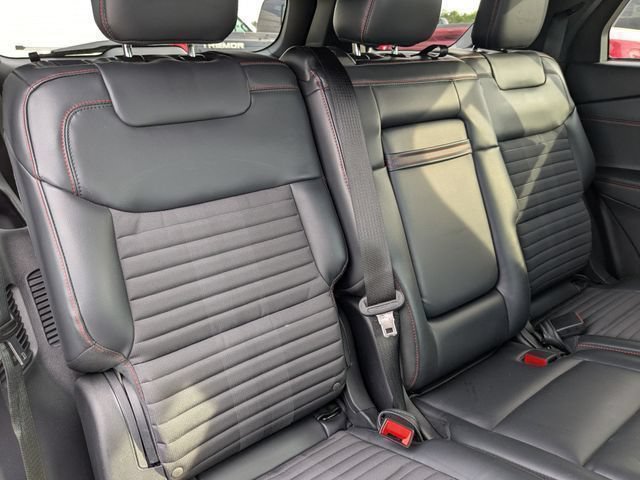 Used 2025 Ford Explorer ST-Line w/ ST-Line Street Pack AWD/4WD image 16
