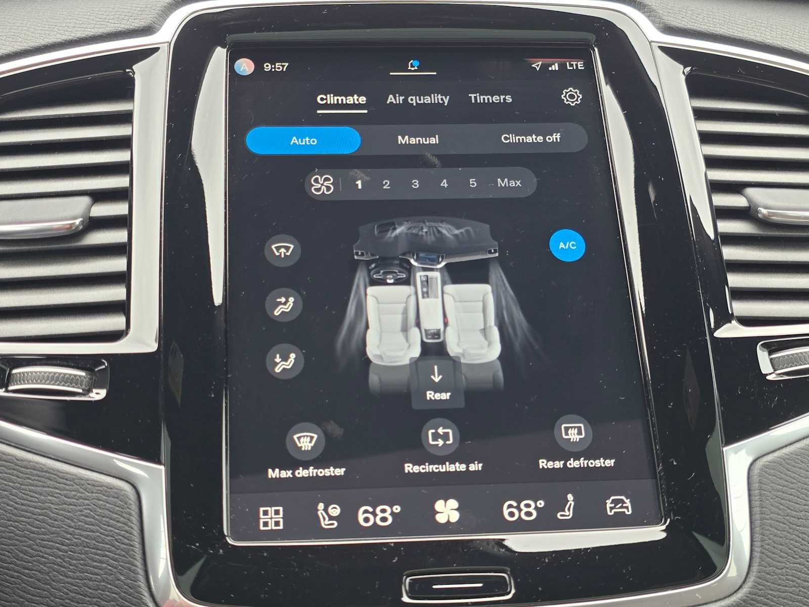 Certified 2023 Volvo XC90 T8 Plus AWD/4WD image 30
