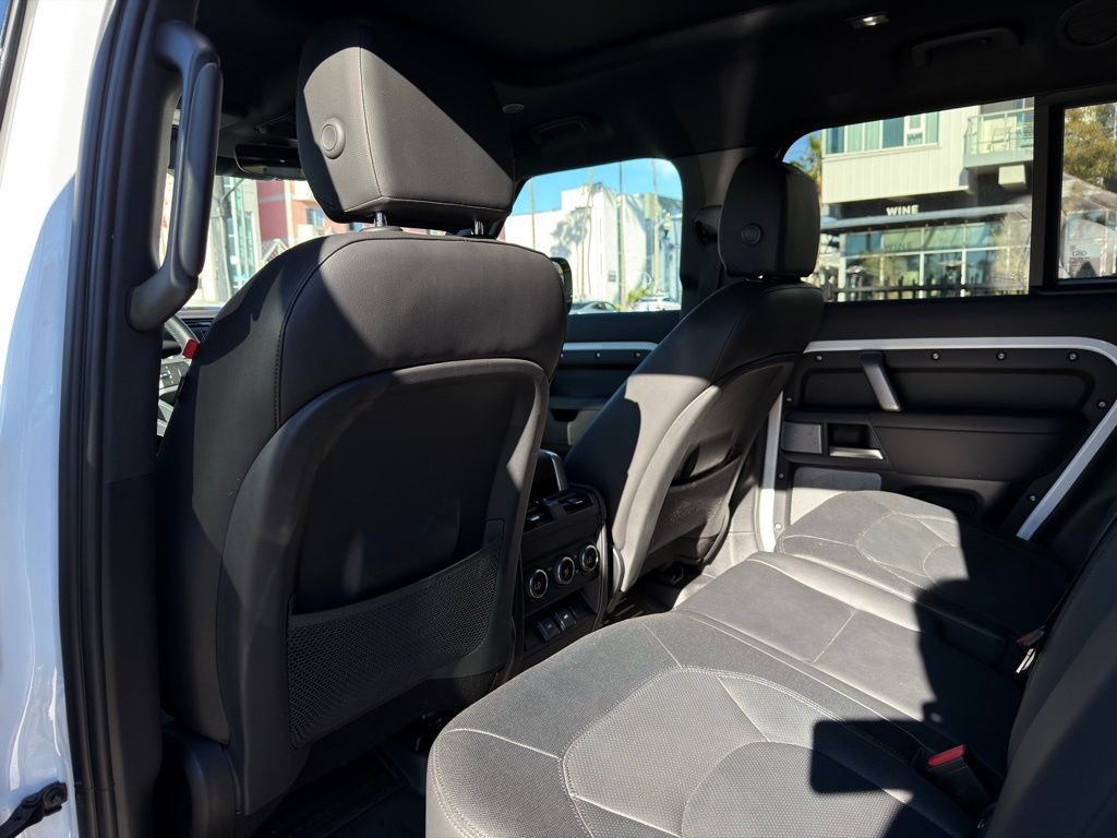 Used 2024 Land Rover Defender 130 X-Dynamic SE image 46