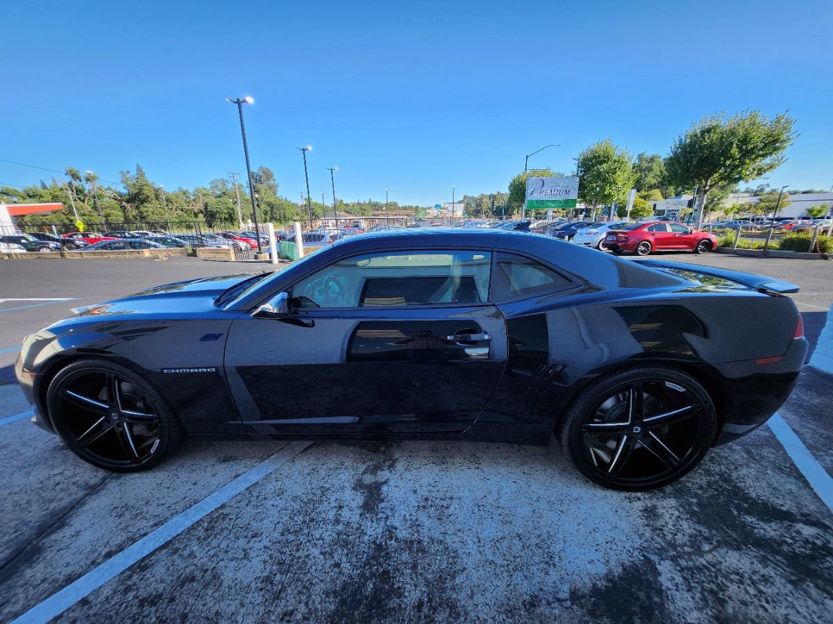 Used 2014 Chevrolet Camaro SS w/ RS Package RWD image 2