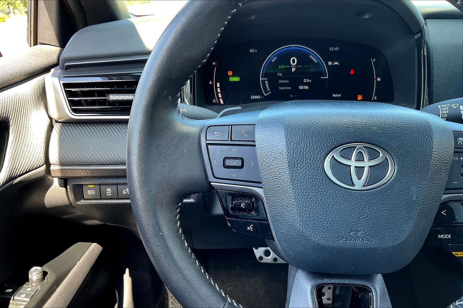 Used 2025 Toyota Camry SE w/ Convenience Package FWD image 23
