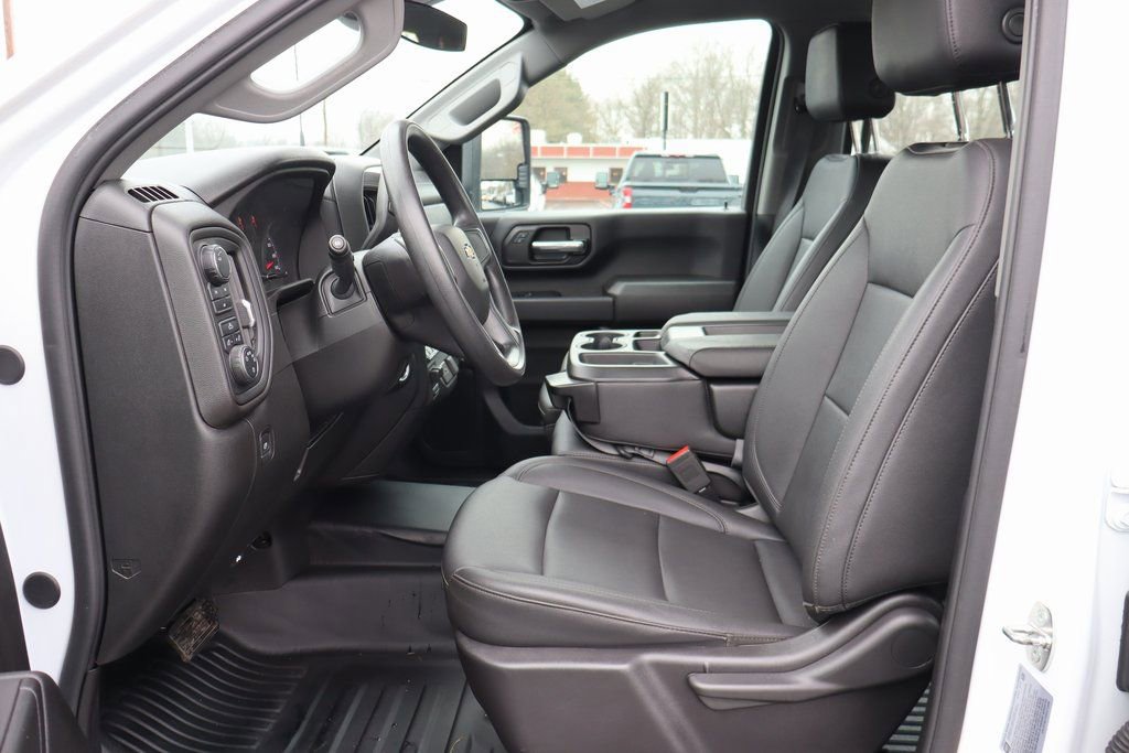 Used 2024 Chevrolet Silverado 3500 W/T AWD/4WD image 5