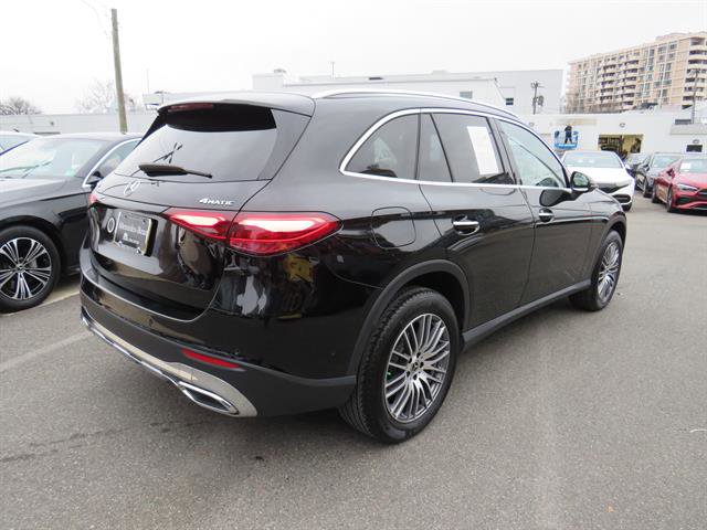 Used 2024 Mercedes-Benz GLC 300 4MATIC image 4