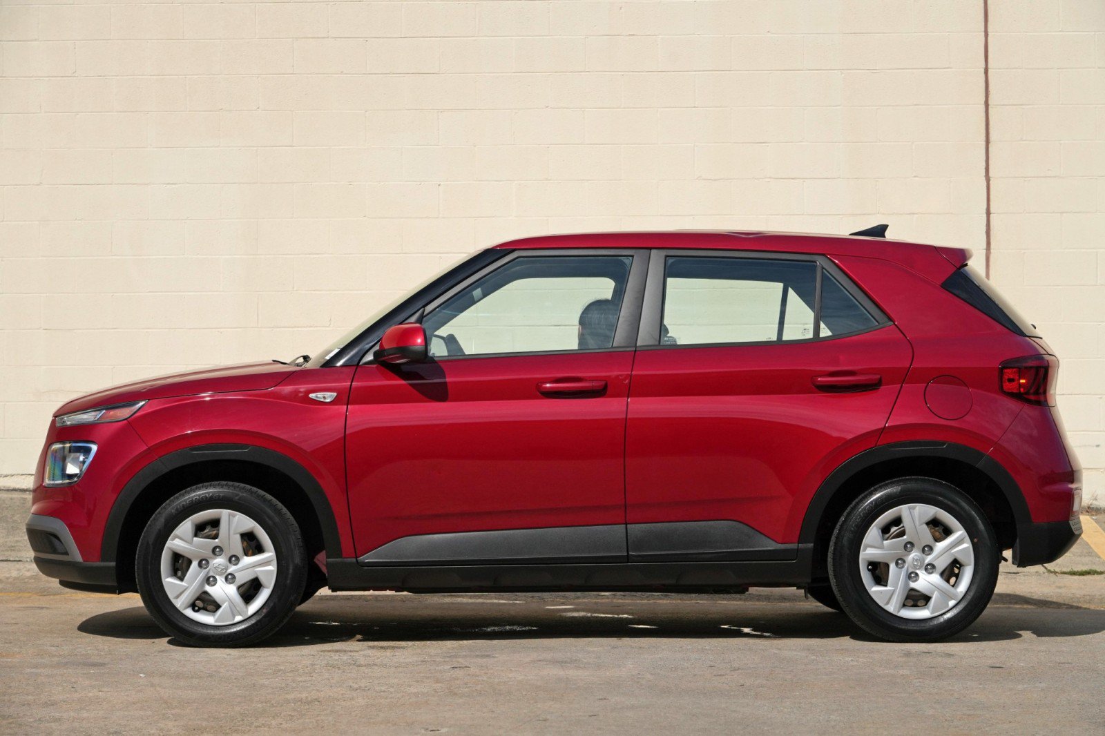 Used 2020 Hyundai Venue SE FWD image 8