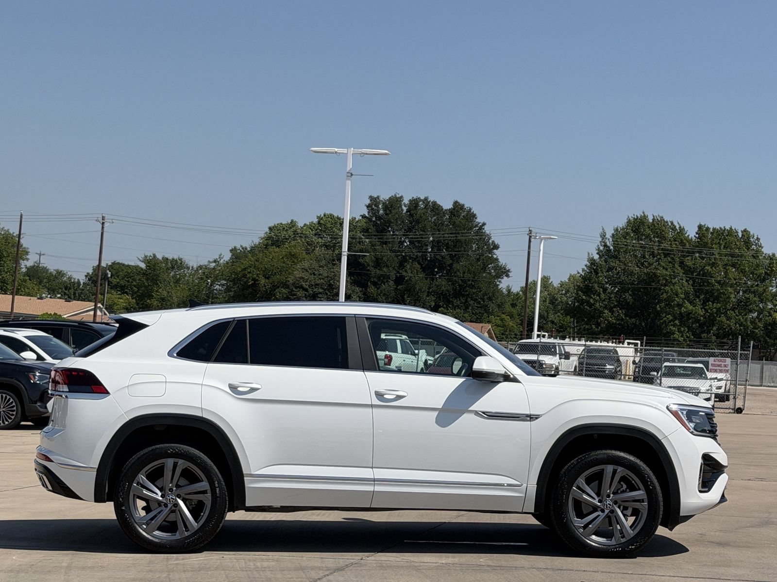 Used 2024 Volkswagen Atlas Cross Sport SEL R-Line AWD/4WD image 3