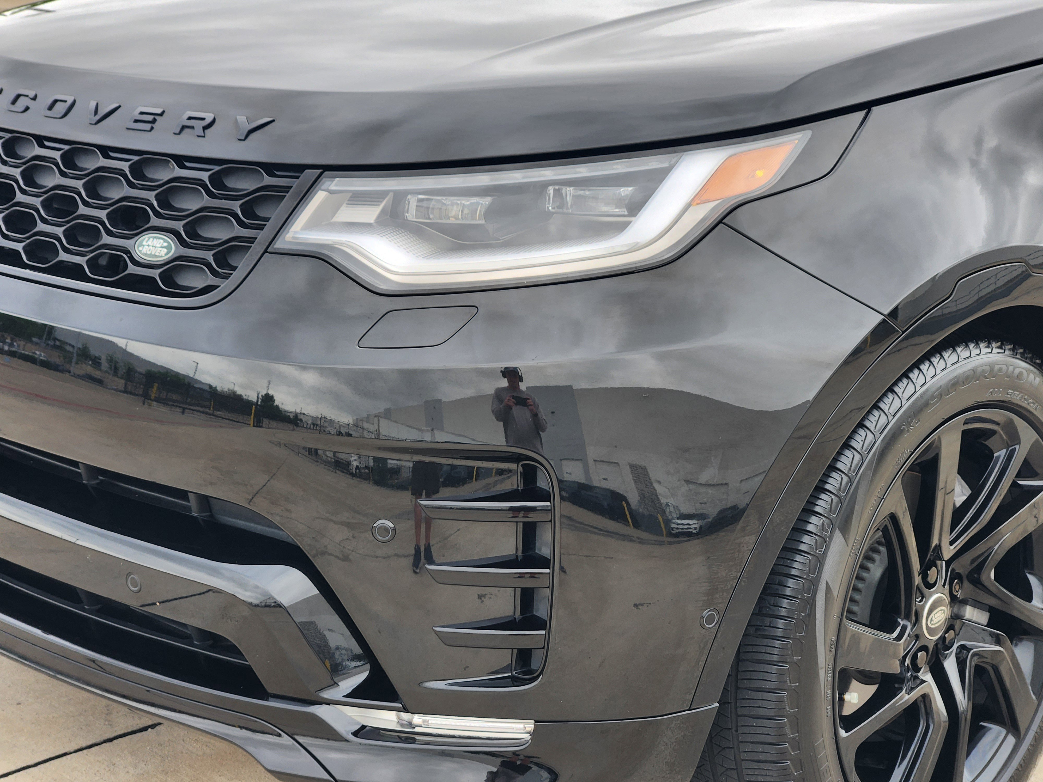 Certified 2025 Land Rover Discovery Dynamic SE image 9