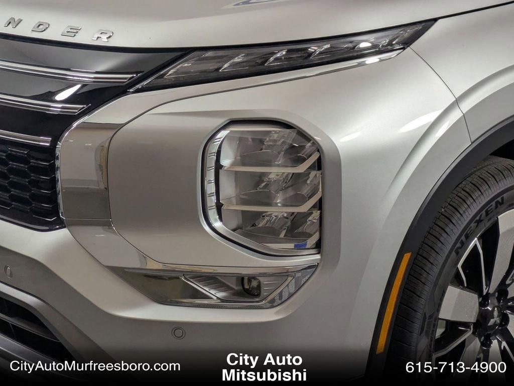 New 2025 Mitsubishi Outlander SE image 10