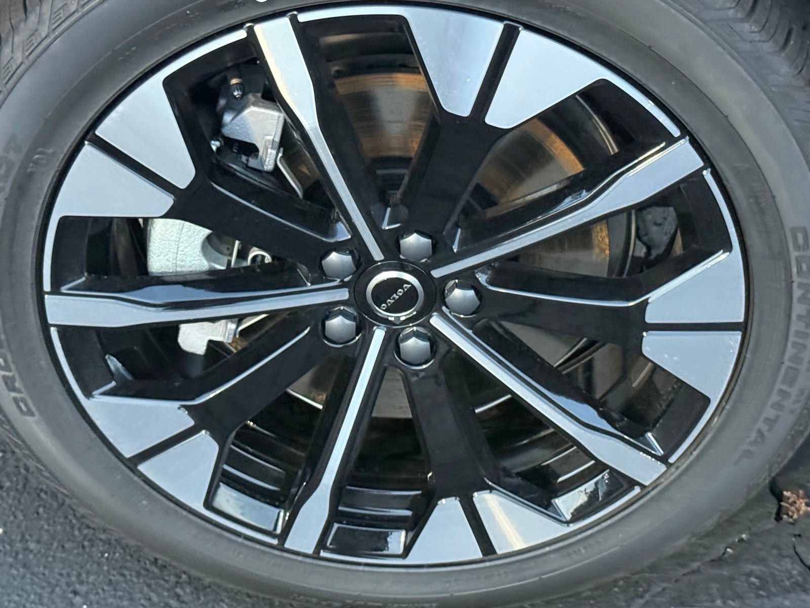 New 2026 Volvo XC60 T8 Plus w/ Climate Package PRO AWD/4WD image 12