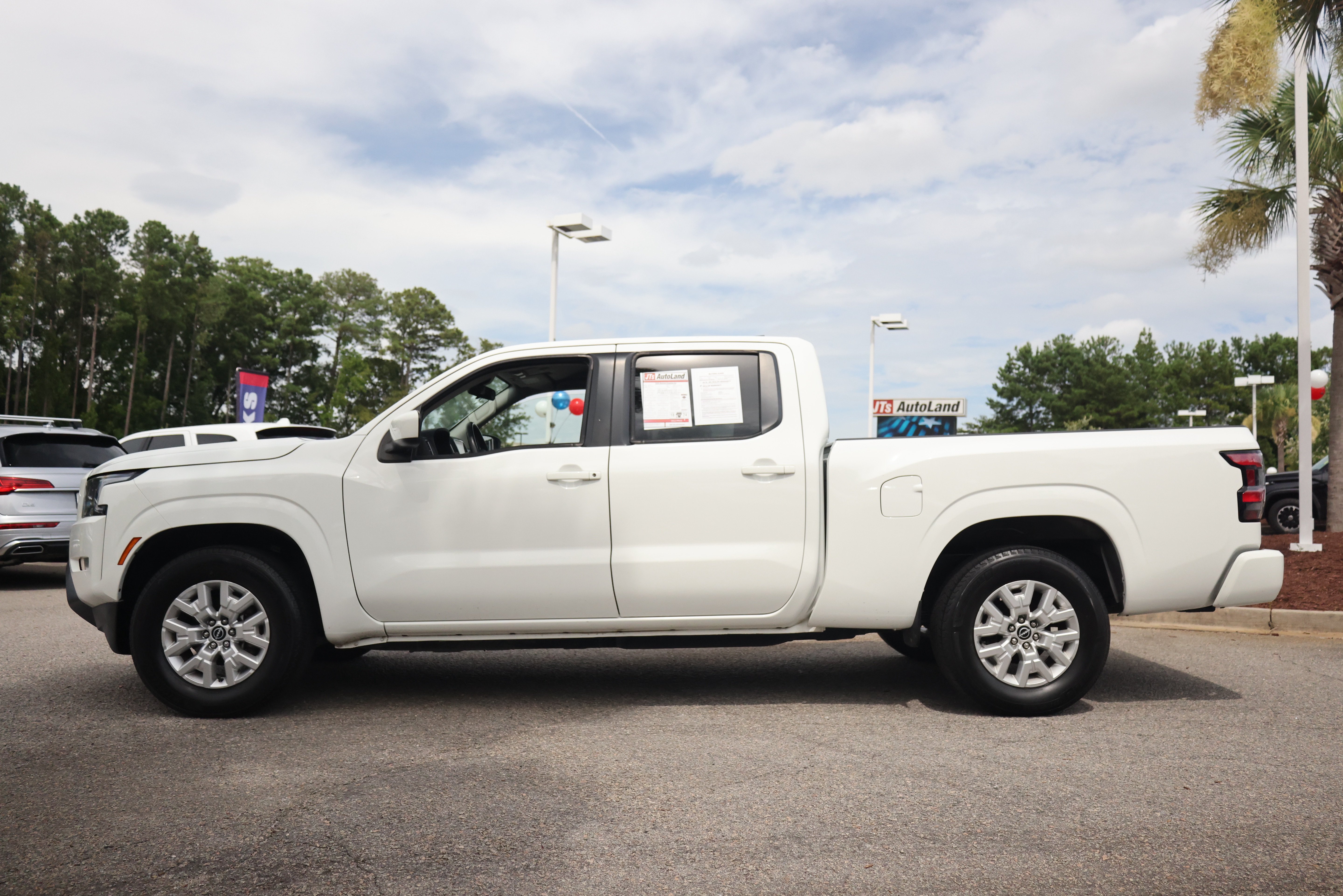 Used 2022 Nissan Frontier SV w/ Technology Package RWD image 2