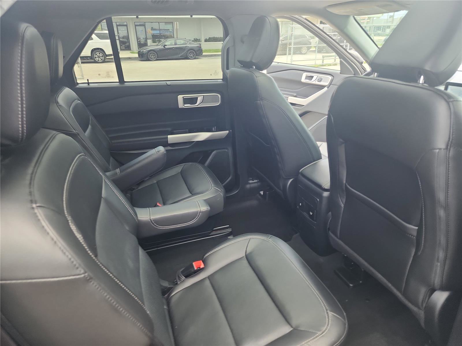 Used 2022 Ford Explorer Limited w/ Equipment Group 301A RWD image 21