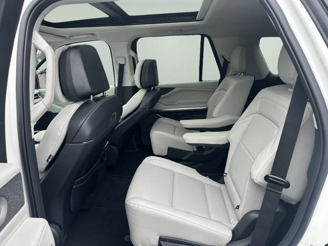 New 2026 Lincoln Navigator Reserve w/ Jet Appearance Package AWD/4WD image 10