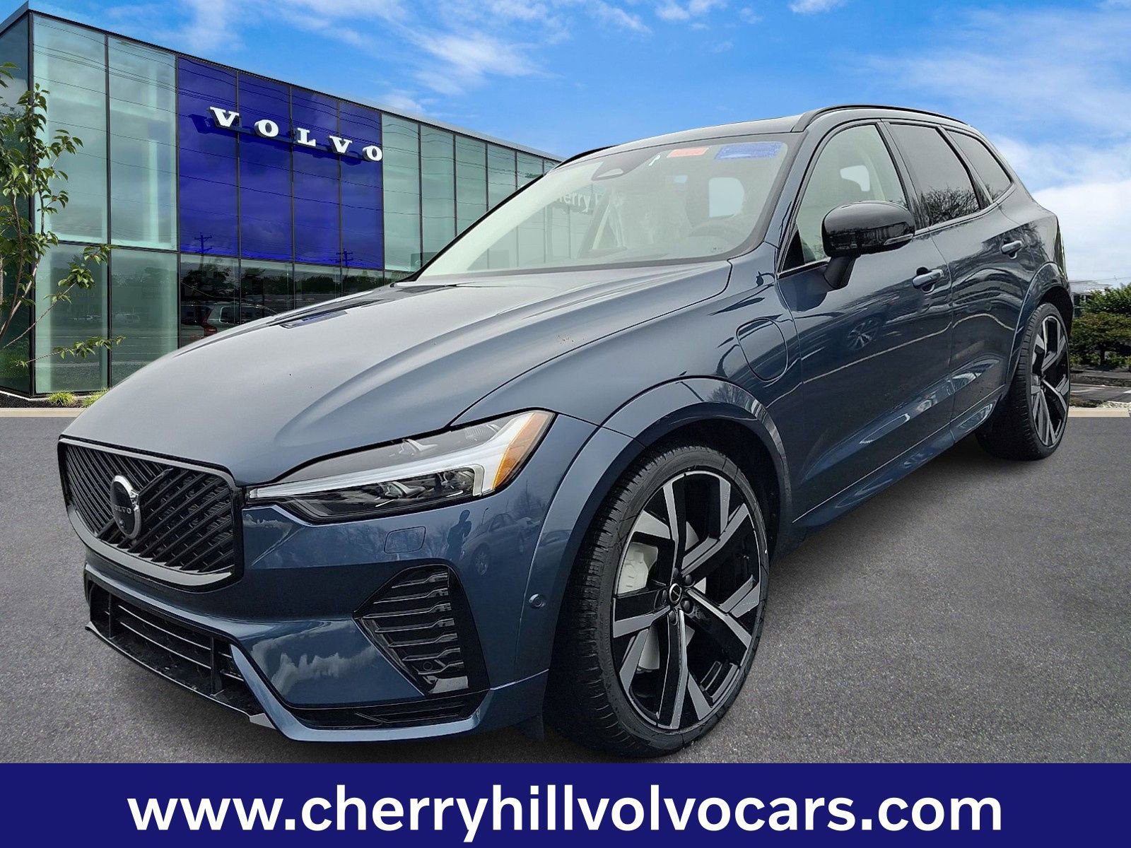 New 2026 Volvo XC60 T8 Ultra w/ Protection Package Premier image 2