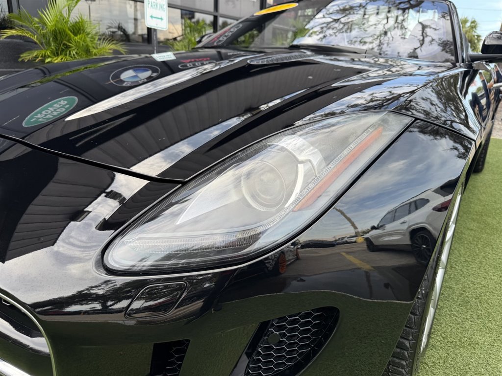 Used 2017 Jaguar F-TYPE Convertible image 14