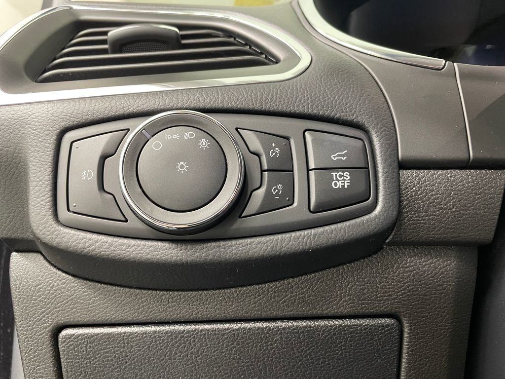 Used 2020 Ford Edge Titanium image 46