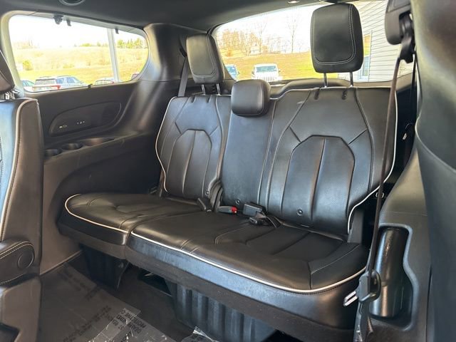 Used 2020 Chrysler Pacifica Limited w/ S Appearance Package image 31
