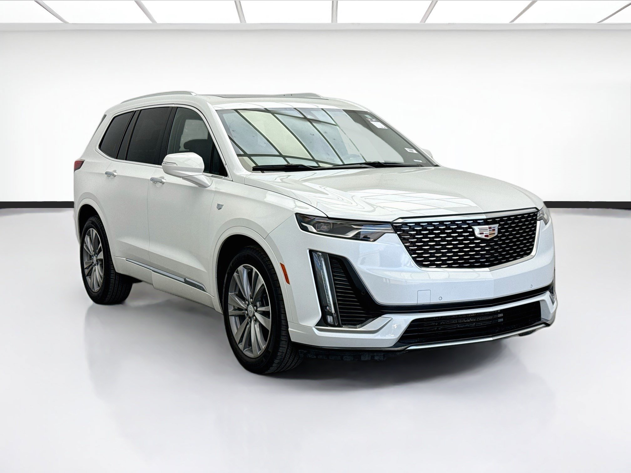 Used 2022 Cadillac XT6 Premium Luxury FWD image 3