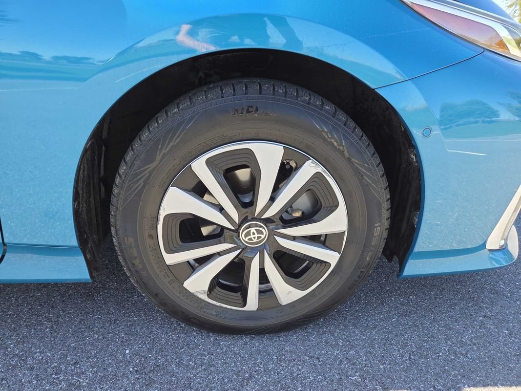 Used 2017 Toyota Prius Prime Advanced w/ Protection Package FWD image 30