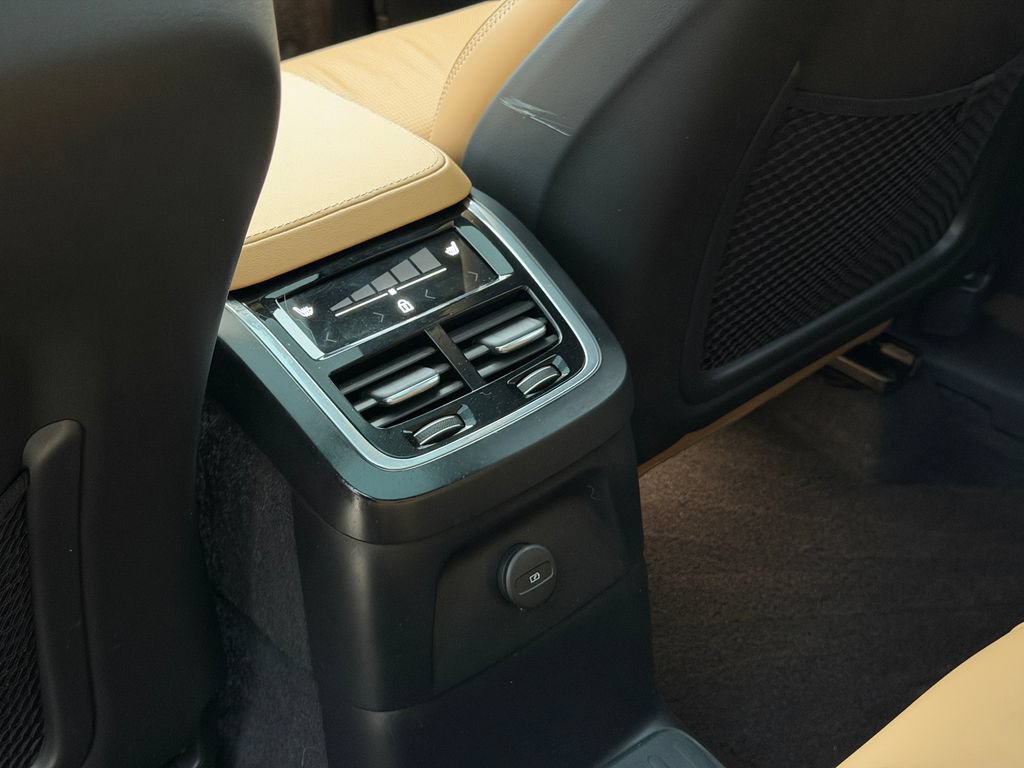 Certified 2025 Volvo XC90 T8 Ultra w/ Protection Package Premier AWD/4WD image 24