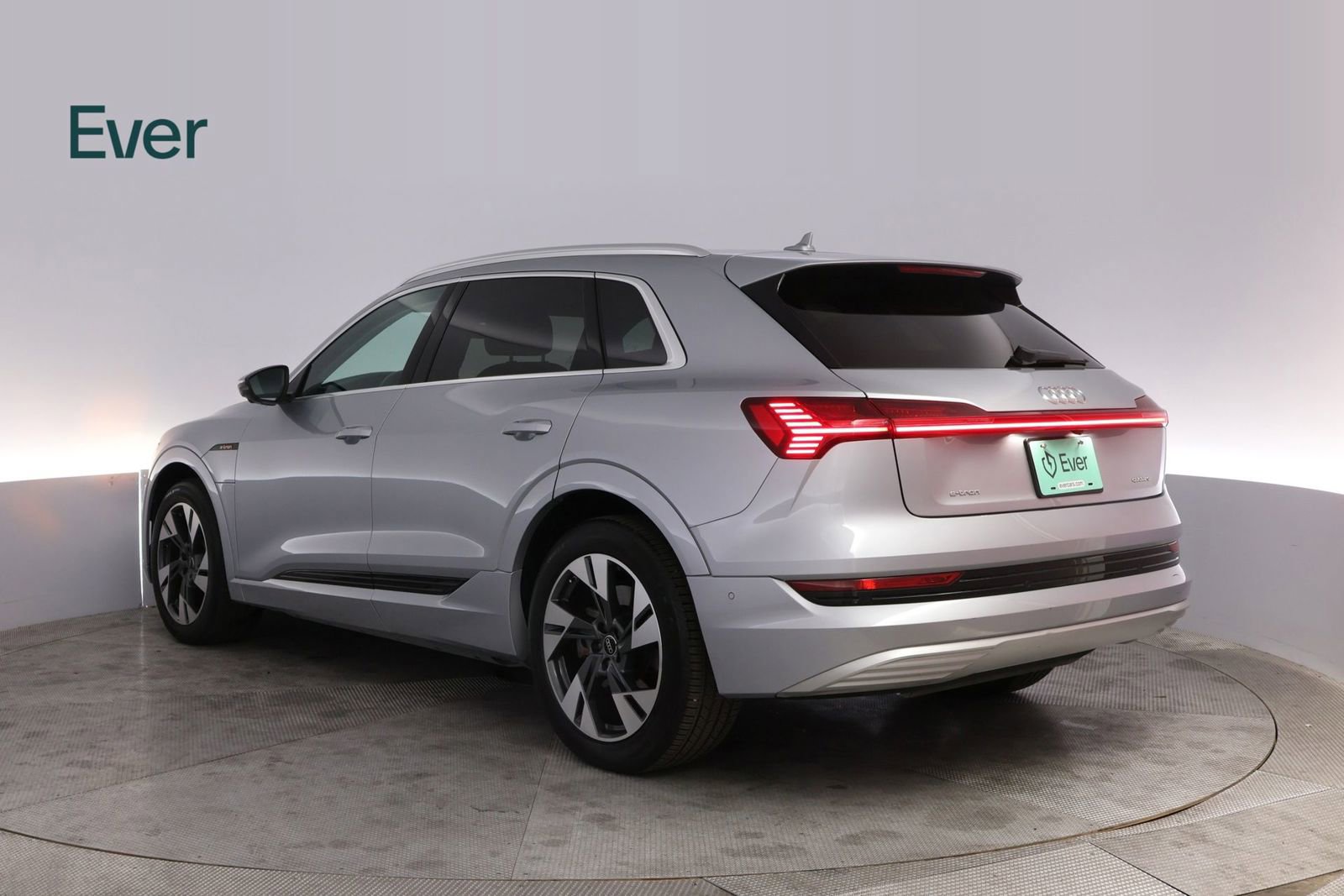 Used 2023 Audi e-tron Premium Plus w/ Premium Plus Package AWD/4WD image 17
