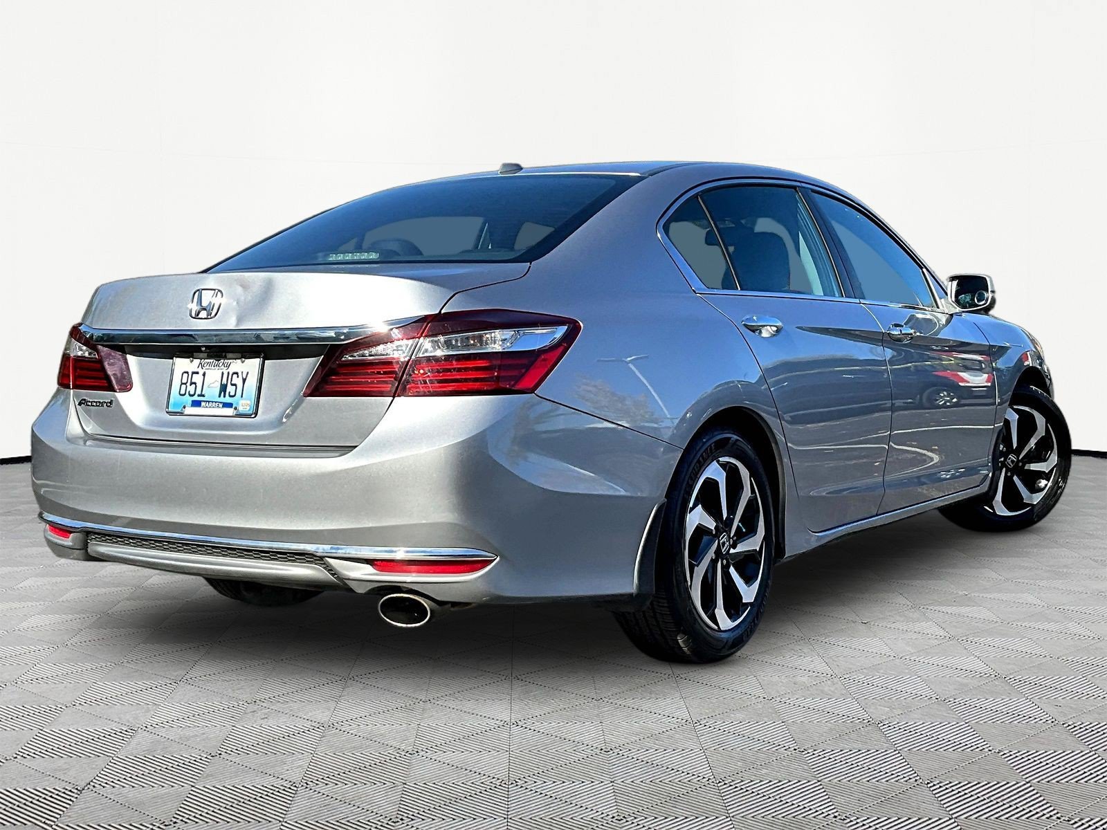 Used 2017 Honda Accord EX-L image 6